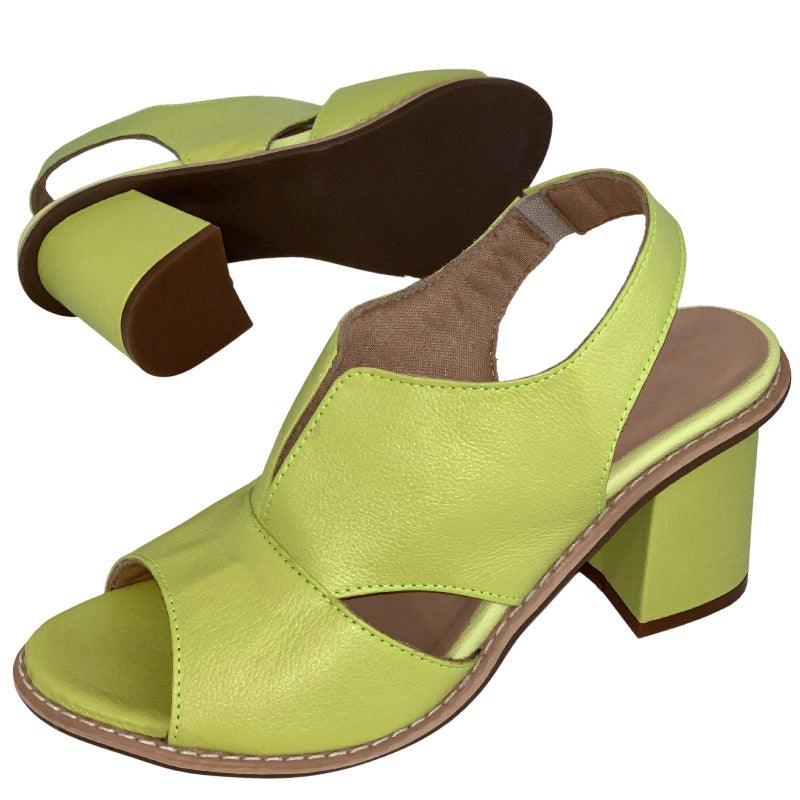 Moderne und stützende orthopädische Wintersandalen