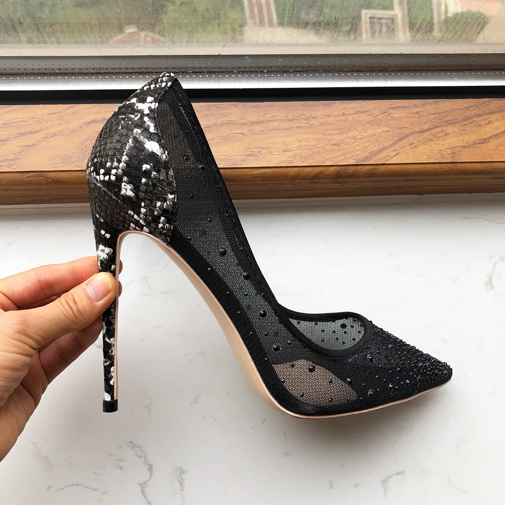 Moderne und stützende orthopädische Sommerschuhe