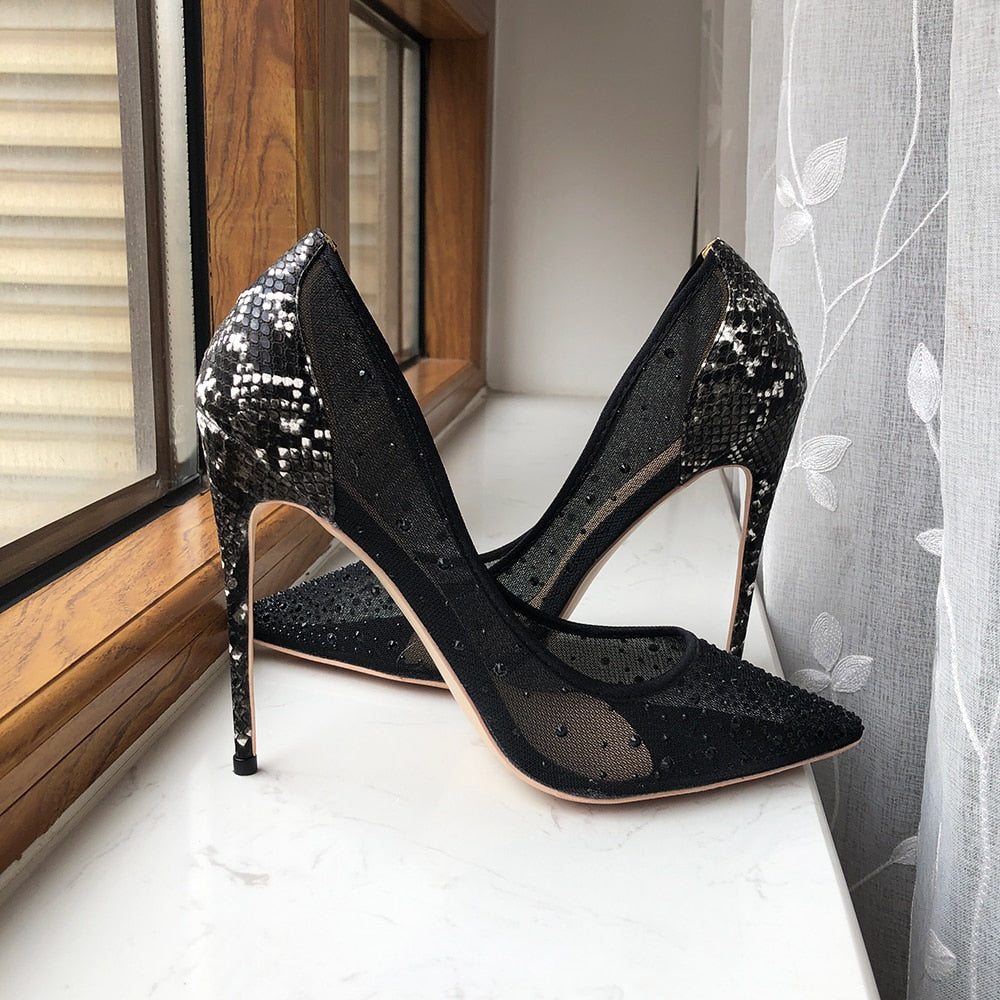 Moderne und stützende orthopädische Sommerschuhe