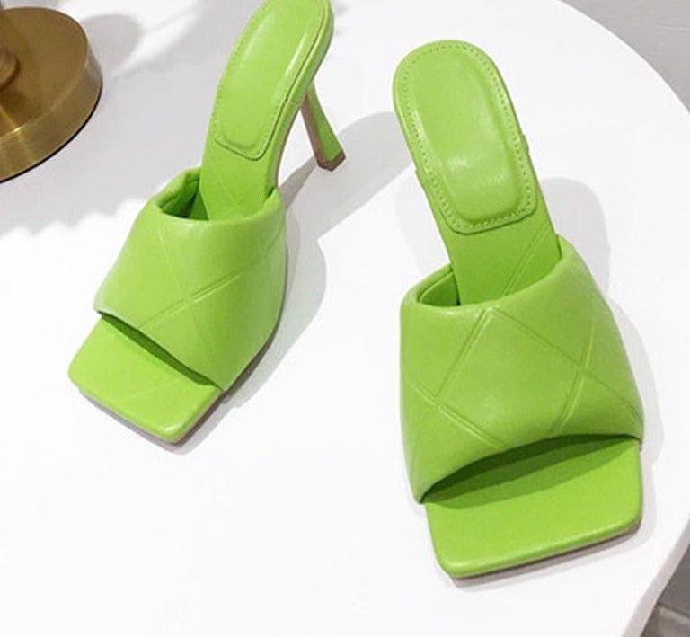 Stützende und modische orthopädische Sommer-Heels