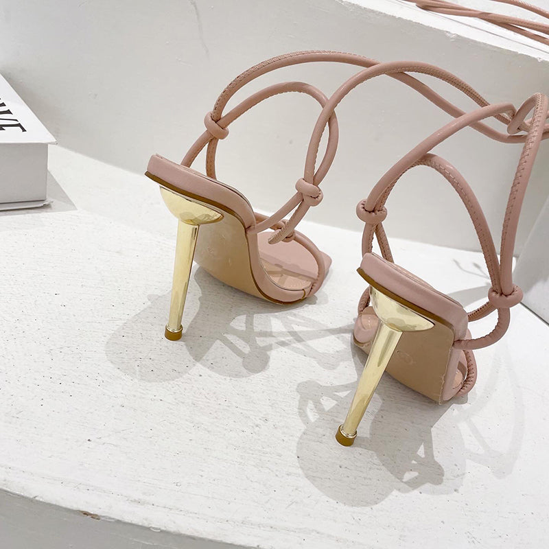 Stylische und stützende orthopädische Sommer Heels