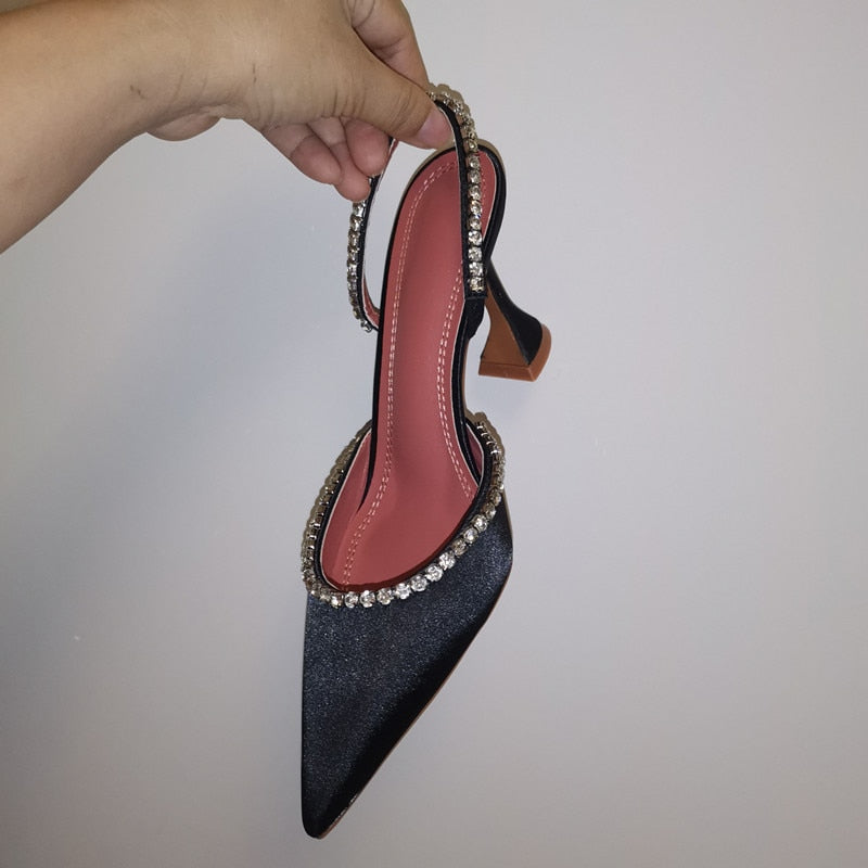 Schlanke und stützende orthopädische Sommerschuhe