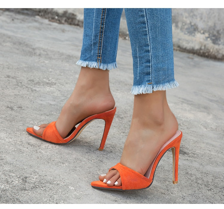 Bequeme und stylische orthopädische Sommer Heels