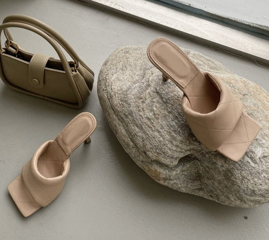 Stützende und modische orthopädische Sommer-Heels