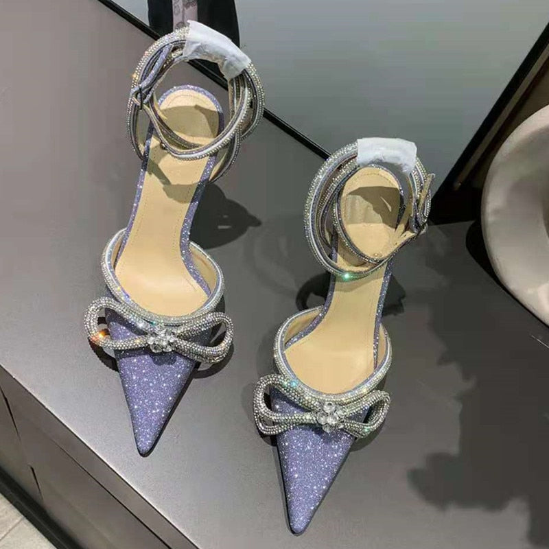 Unterstützende und modische orthopädische Sommerschuhe
