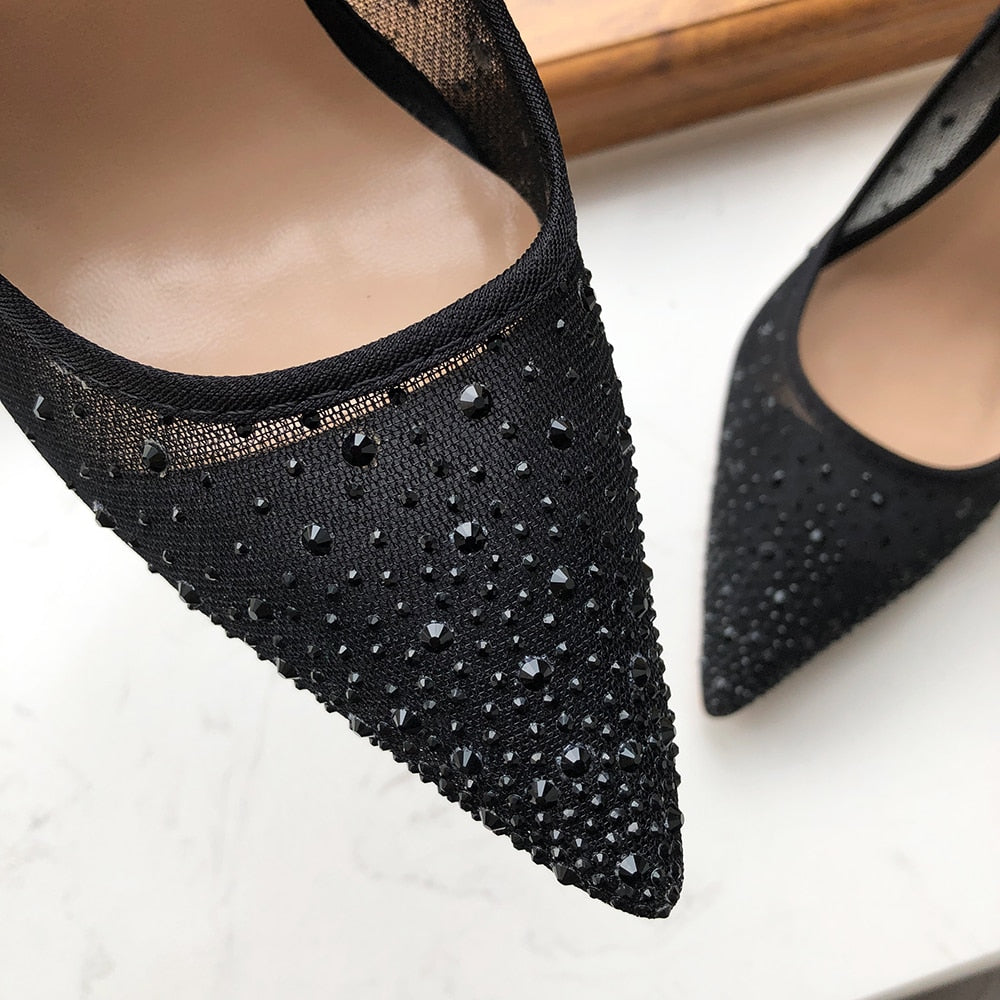 Moderne und stützende orthopädische Sommerschuhe