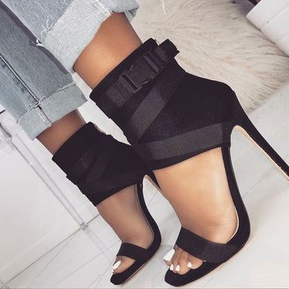 Strapazierfähige orthopädische Sommersandalen