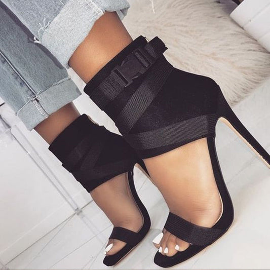 Strapazierfähige orthopädische Sommersandalen