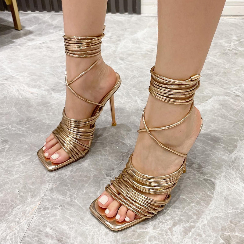 Unterstützende und modische orthopädische Sommerschuhe