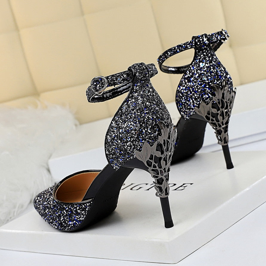Modische und stützende orthopädische Sommersandalen
