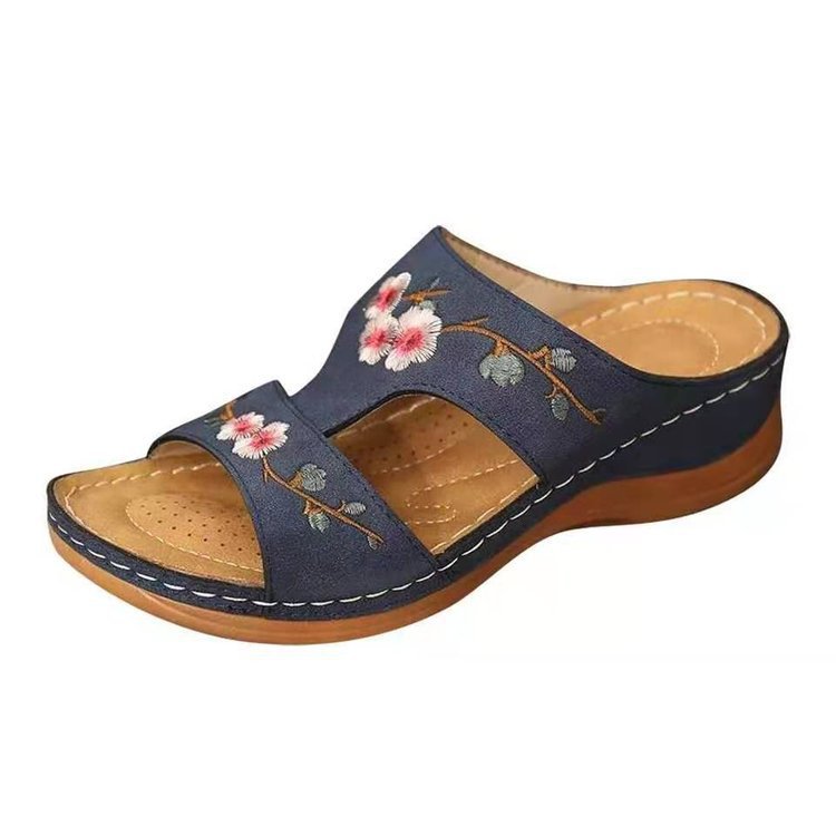 Moderne und stützende orthopädische Wintersandalen