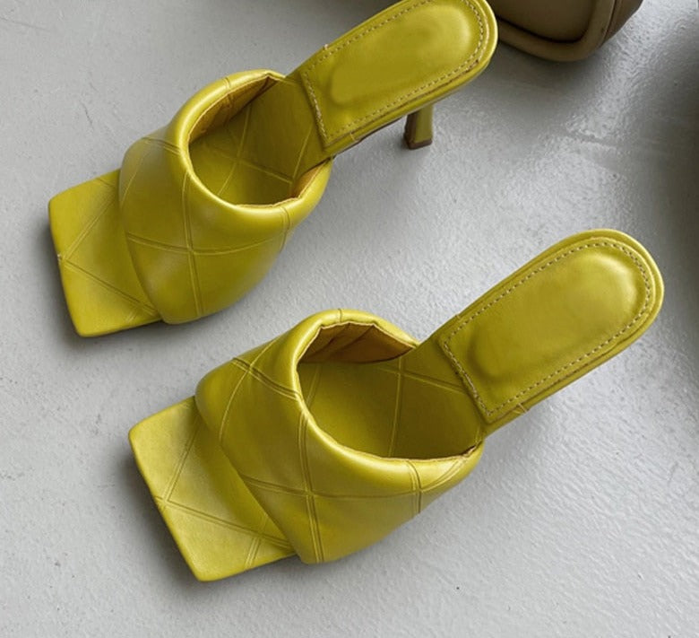 Stützende und modische orthopädische Sommer-Heels