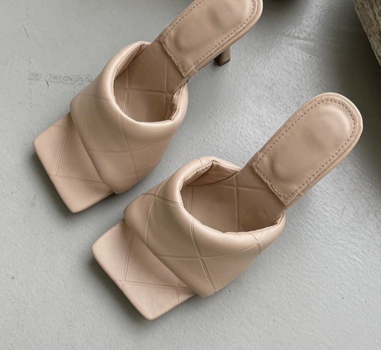 Stützende und modische orthopädische Sommer-Heels