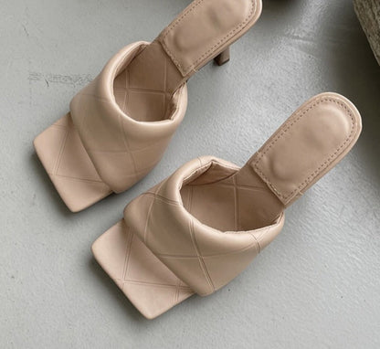 Stützende und modische orthopädische Sommer-Heels