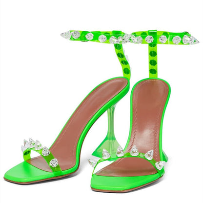 Modische und stützende orthopädische Sommerschuhe