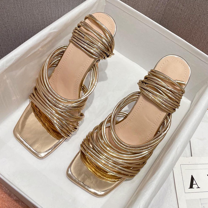 Unterstützende und modische orthopädische Sommerschuhe