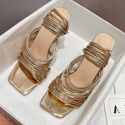 Unterstützende und modische orthopädische Sommerschuhe