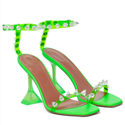 Modische und stützende orthopädische Sommerschuhe