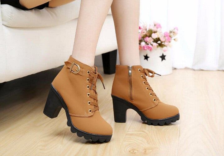 Unterstützende orthopädische Sommer-Heels