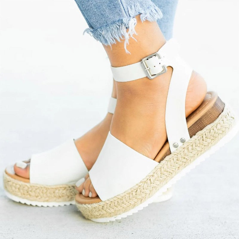 Schlanke und stützende orthopädische Wintersandalen