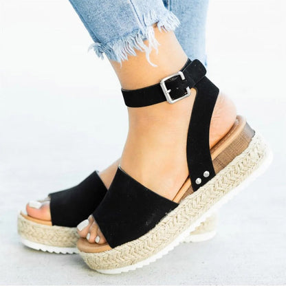Schlanke und stützende orthopädische Wintersandalen