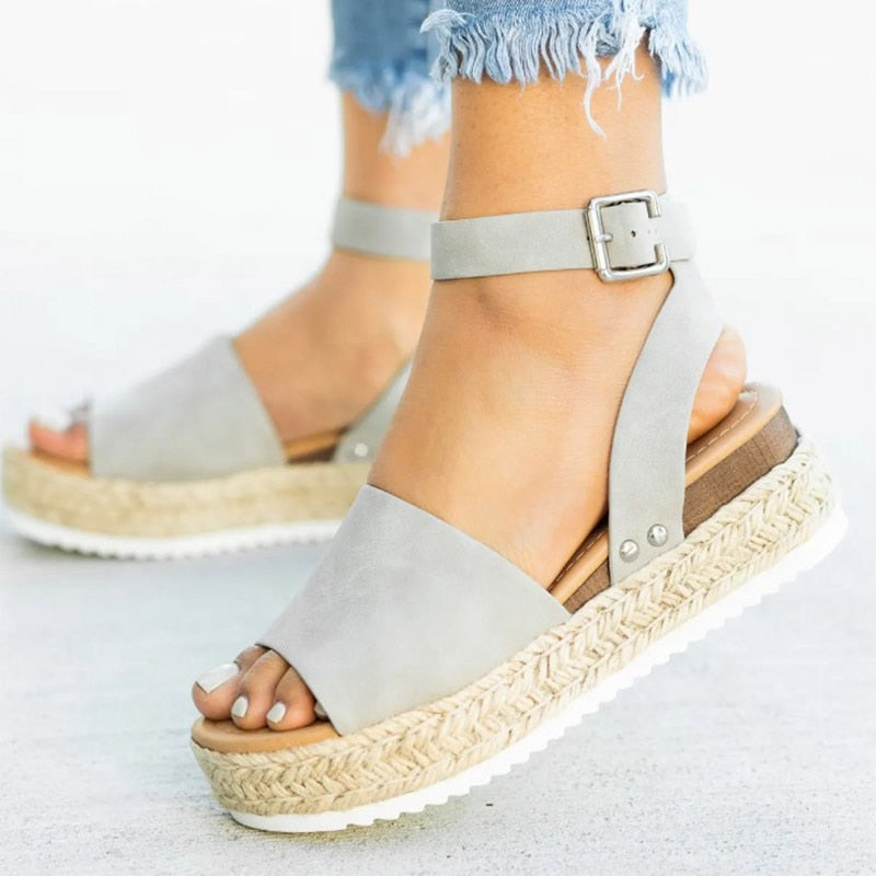 Schlanke und stützende orthopädische Wintersandalen