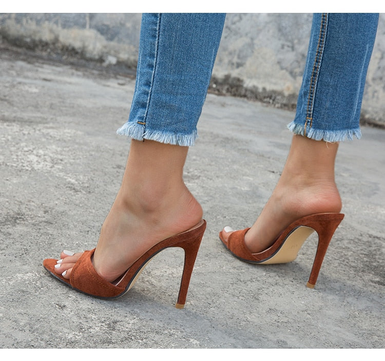 Bequeme und stylische orthopädische Sommer Heels