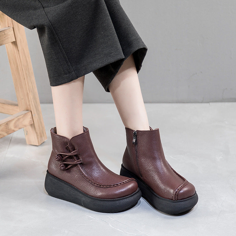 Moderne und stützende orthopädische Winterstiefel