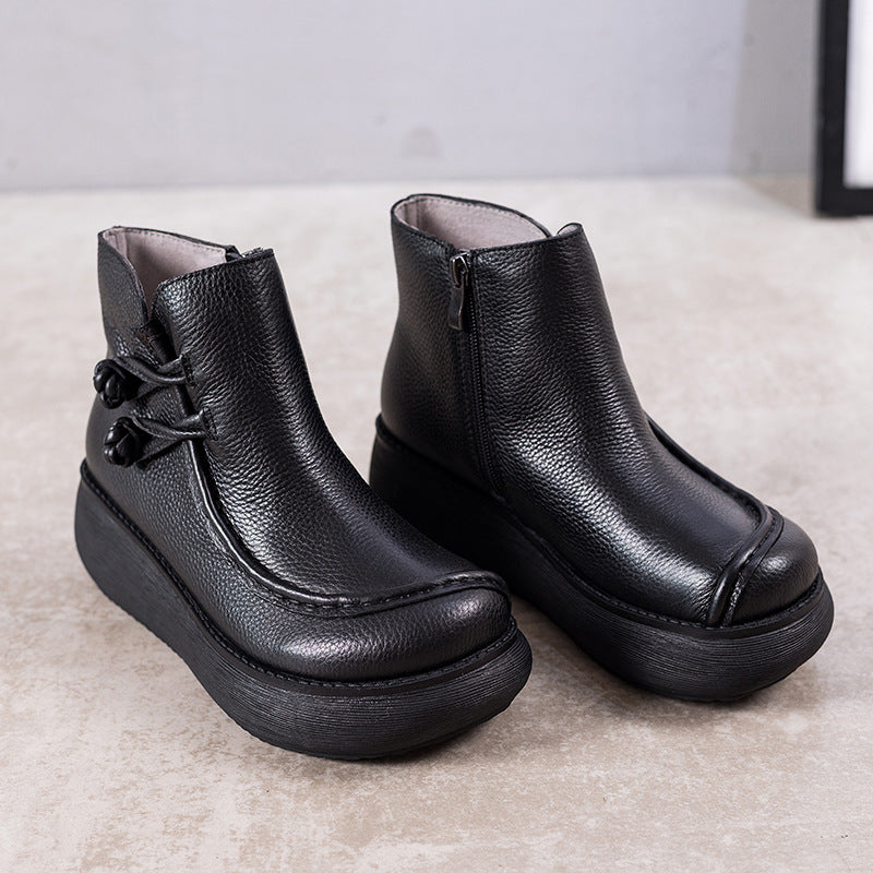 Moderne und stützende orthopädische Winterstiefel