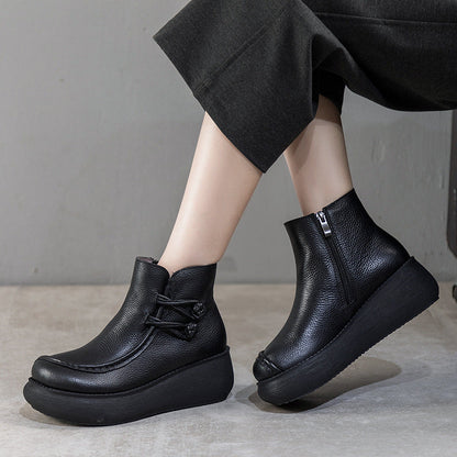 Moderne und stützende orthopädische Winterstiefel