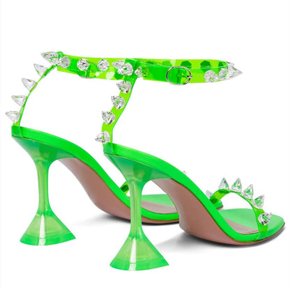 Modische und stützende orthopädische Sommerschuhe