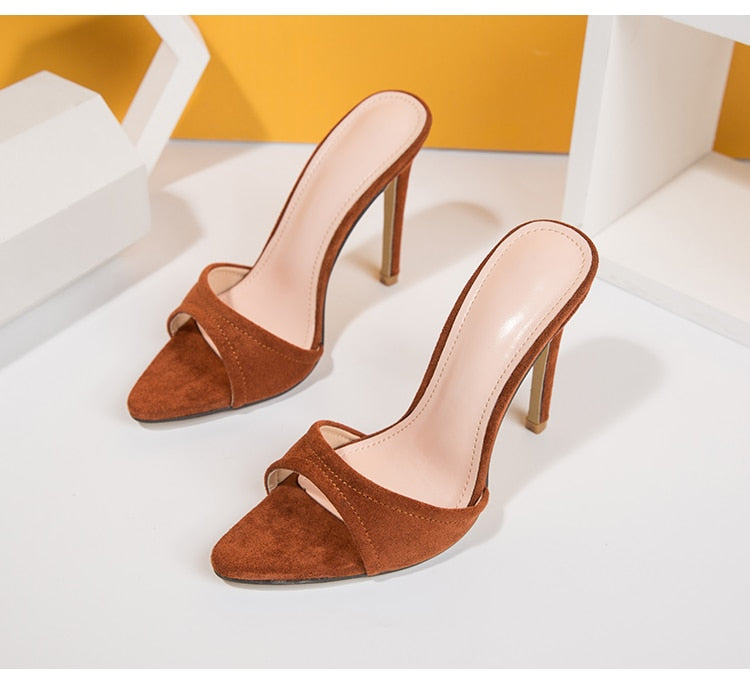 Bequeme und stylische orthopädische Sommer Heels