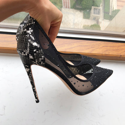 Moderne und stützende orthopädische Sommerschuhe