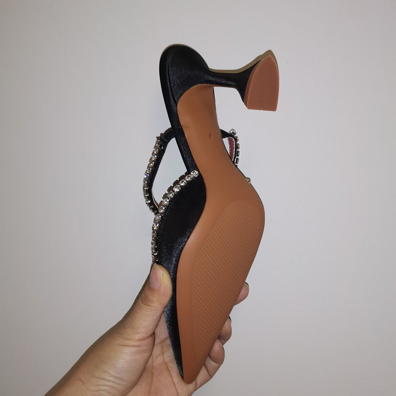 Schlanke und stützende orthopädische Sommerschuhe
