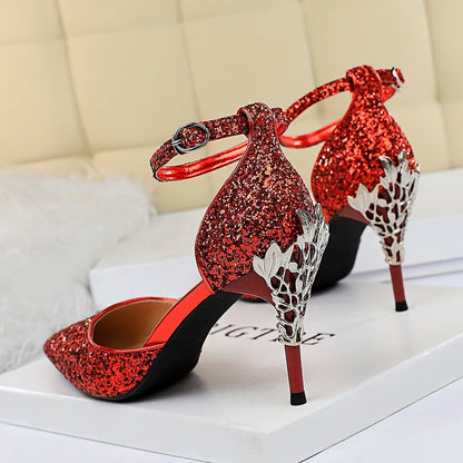 Modische und stützende orthopädische Sommersandalen