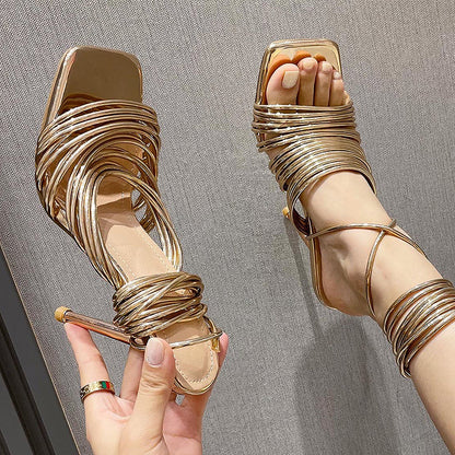 Unterstützende und modische orthopädische Sommerschuhe