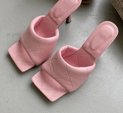 Stützende und modische orthopädische Sommer-Heels