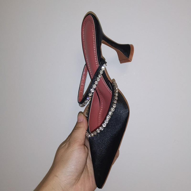 Schlanke und stützende orthopädische Sommerschuhe