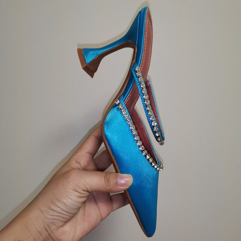 Schlanke und stützende orthopädische Sommerschuhe