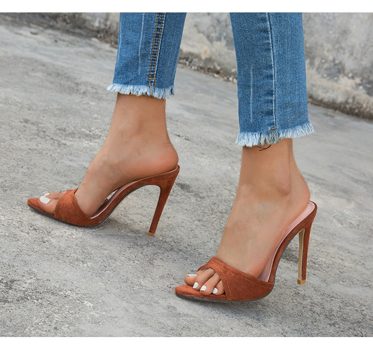 Bequeme und stylische orthopädische Sommer Heels