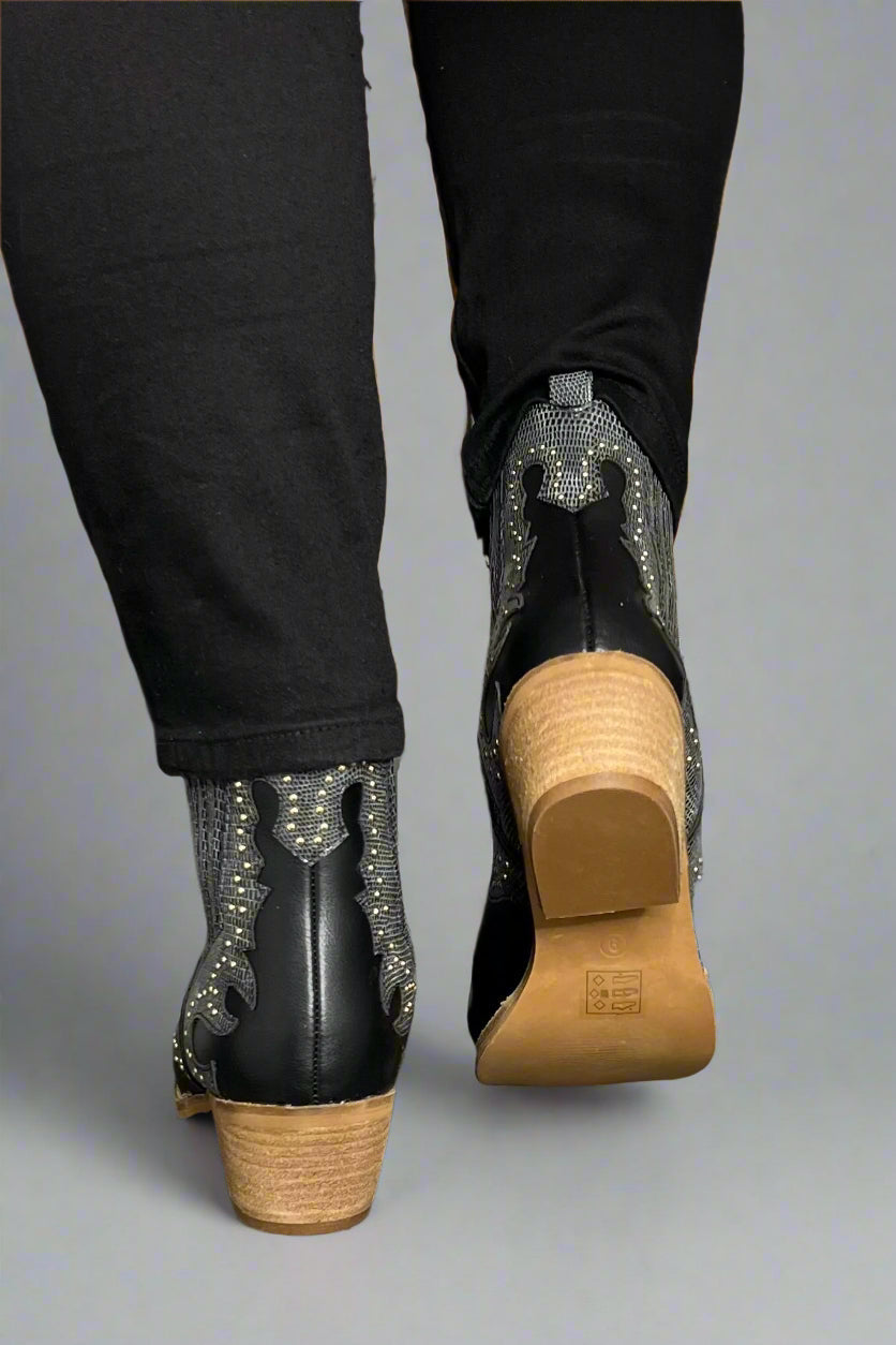 Elegante und detailreiche stützende Sommerschuhe
