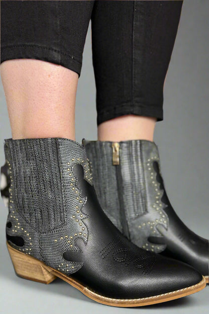 Elegante und detailreiche stützende Sommerschuhe