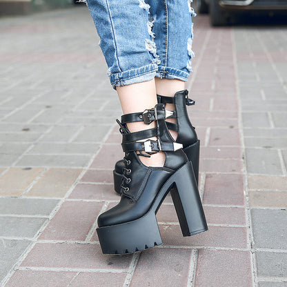 Moderne und stützende orthopädische Sommer Heels
