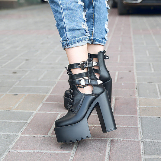 Moderne und stützende orthopädische Sommer Heels