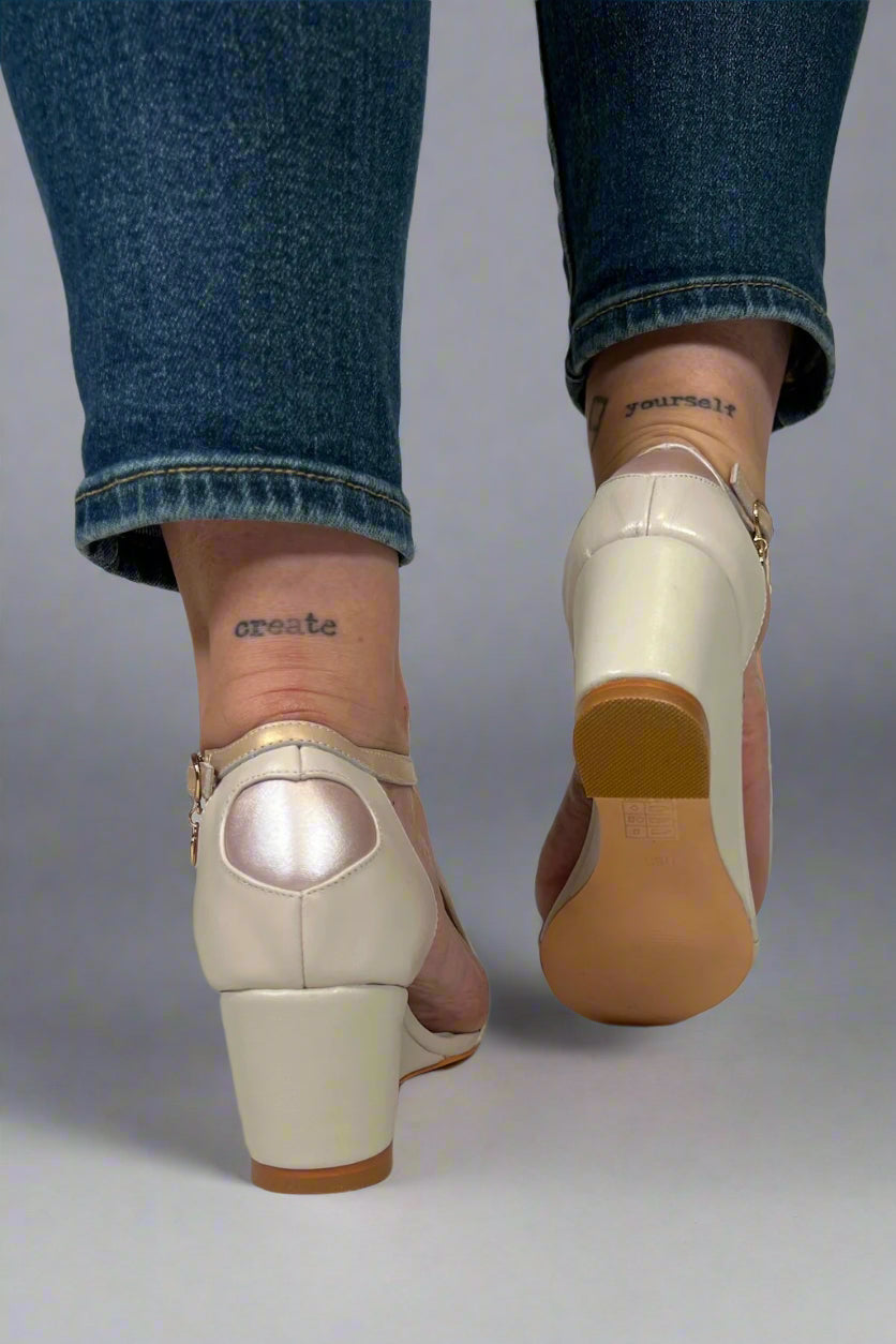 Bequemer und modischer orthopädischer Sommerkeil