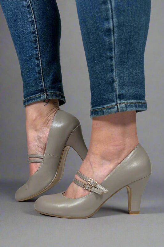Stylische und stützende orthopädische Sommer Heels