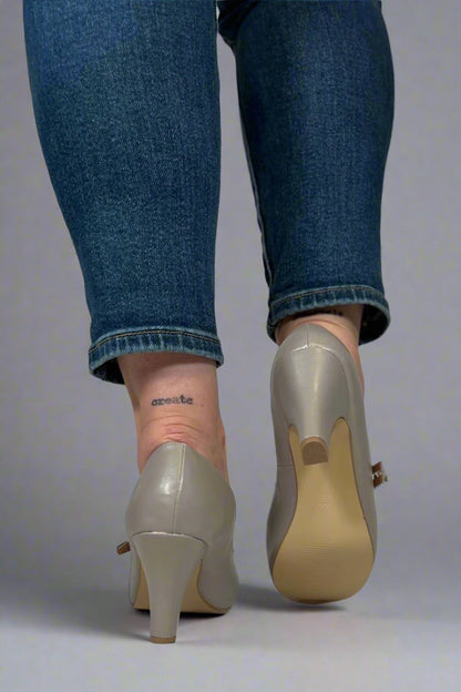 Stylische und stützende orthopädische Sommer Heels