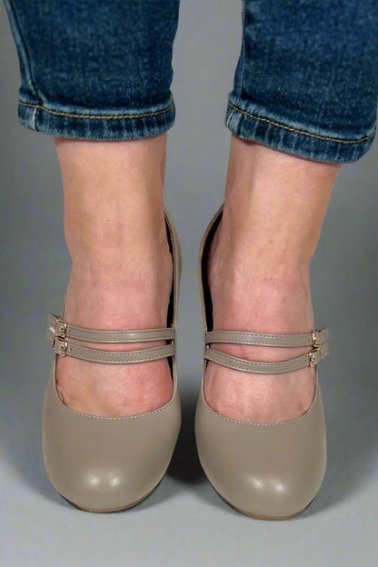 Stylische und stützende orthopädische Sommer Heels