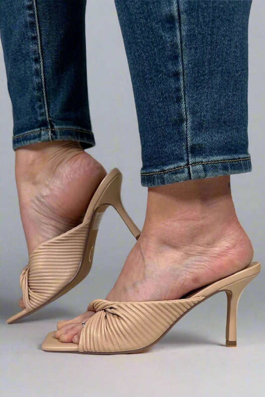Unterstützende leichte orthopädische Sommerschuhe