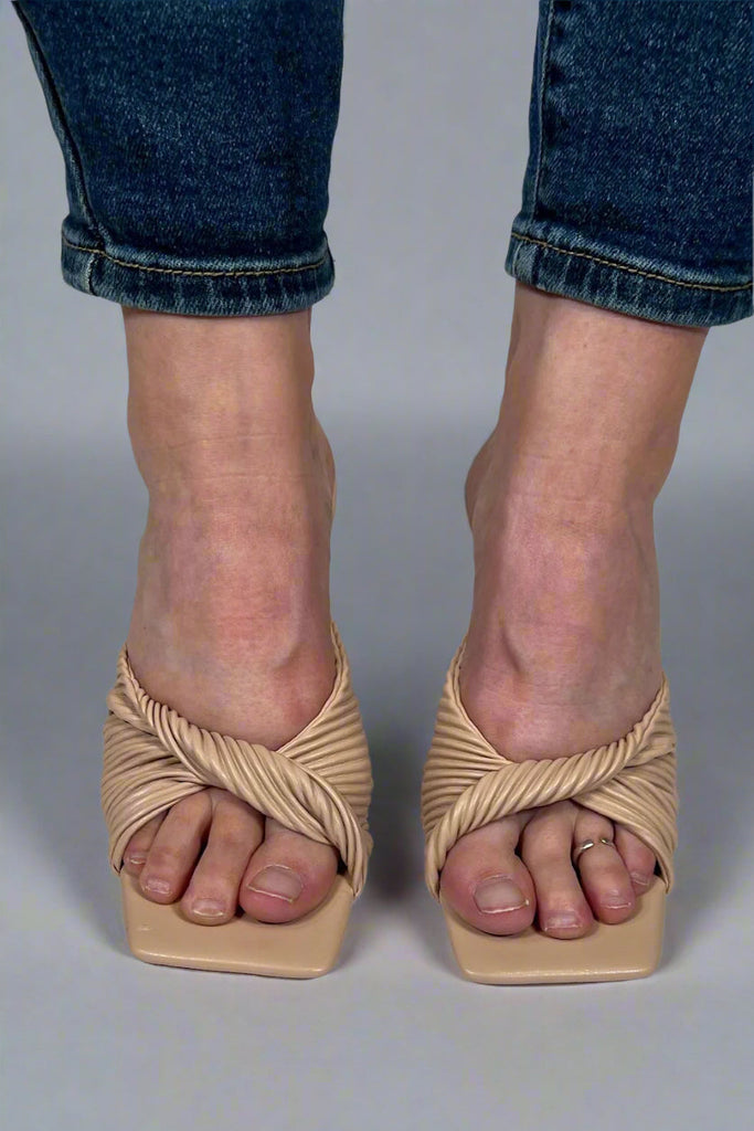 Unterstützende leichte orthopädische Sommerschuhe